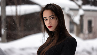 Woman longhair redlipstick snowhouse portrait - a house in the background free wallpaper