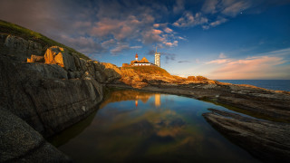 Lighthouse rocky cliff ocean sunset 13 - a reflection free wallpaper
