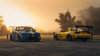 Sunset fog cars dirtroad fence - anamorphic free wallpaper
