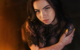 Woman blacklace rococo browneyes portrait - her arm free wallpaper