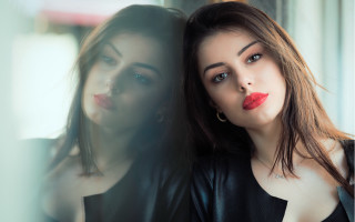 Elina karimova portrait red lipstick - a window behind her free wallpaper