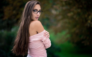 Eszter mattioni glasses park bokeh - a green grass area free wallpaper
