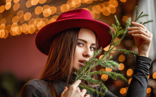 Woman red hat green plant - a green plant free wallpaper