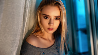 Blonde woman portrait serious art - leaning free wallpaper