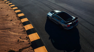 Car road yellow line black - tilt shift free wallpaper