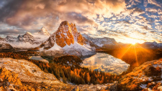 Mountain lake trees sunset clouds - the foreground and a sunset in the background free wallpaper