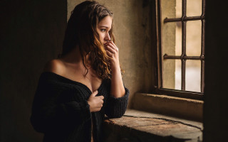 Woman window portrait art photography - the window sill free wallpaper