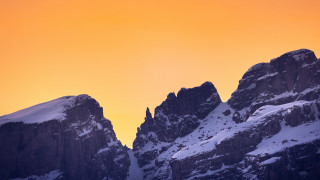 Mountain range sunset plane cloud - a few snow covered mountains free wallpaper