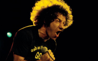 Man microphone yellow wig holding - art free wallpaper