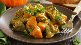 Plate meat vegetables fork bread - a plate of food free wallpaper