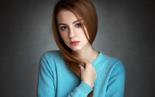 Eszter mattioni redhair portrait blue - a picture free wallpaper