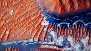 Red blue water rocks blue - an ultrafine free wallpaper for desktop