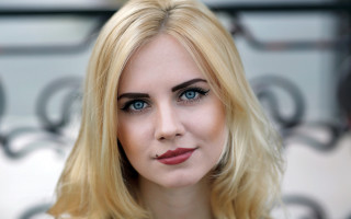 Blonde blue eyed woman portrait 4 - anna hotchkis free wallpaper