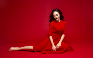 Woman red dress sitting arabesque - arabesque free wallpaper for desktop