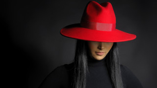 Woman red hat black background - a red hat free wallpaper