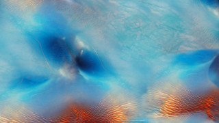 Blue orange water sand horizon - a blue sky in the background free wallpaper for desktop