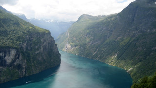 River mountains valley lake sky - a mountain range in the distance free wallpaper