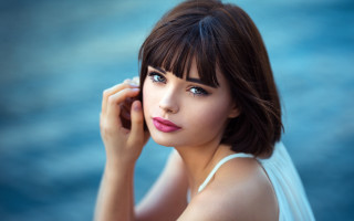 Eszter mattioni short hair pink - a pink lipstick free wallpaper