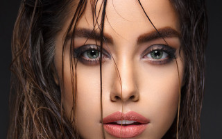 Woman long hair red lip - a red lip free wallpaper