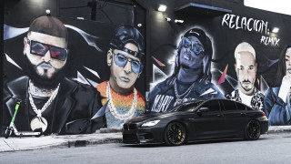 Car wall graffiti group boys - man free wallpaper