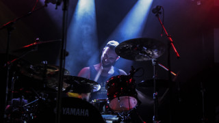 Man playing drums stage lights 2 - stage free wallpaper