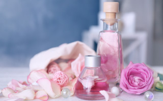 Perfume pink rose bouquet stilllife - neoromanticism free wallpaper