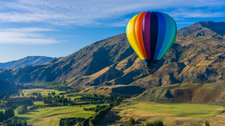 Hot air balloon valley mountains - free happy birthday wallpaper