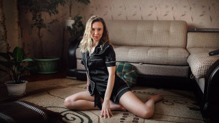 Woman sitting anna hotchkis arthouse - the floor in a room free wallpaper