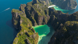 Boat islands green water rocks - green water free wallpaper