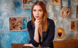 Woman sitting blue wall portrait - a blue wall free wallpaper