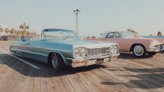 Vintage old cars parking lot - betty merken free wallpaper