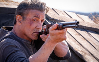 Man aiming gun outdoors military - a blurry background free wallpaper