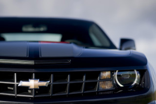 Black chevrolet camaro road cloudy - shallow free wallpaper for desktop