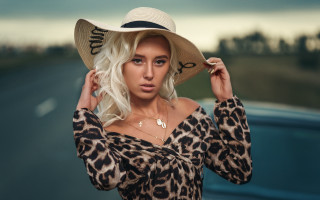 Woman hat leopard print outdoor - a picture free wallpaper