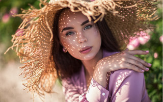 Woman strawhat pinkshirt impressionist photography - a pink shirt free wallpaper