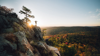 Cliff tree sunset mountains lake - derek hill free wallpaper