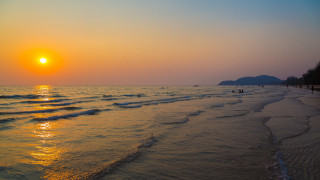 Beach waves sunset mountains matte - the distance free wallpaper