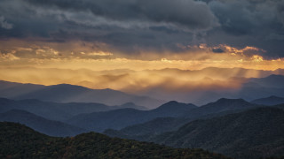 Mountain range sunset clouds cityscape 6 - a view of a mountain range free wallpaper