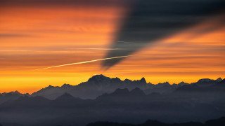 Sunset mountain plane contrail clouds - over a mountain range free wallpaper