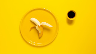 Banana coffee plate yellow minimalism - food photography free wallpaper