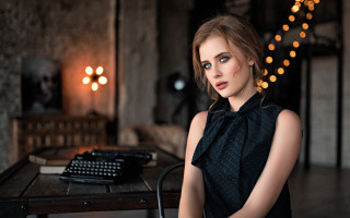 Woman typewriter city bokeh photorealistic - her free wallpaper