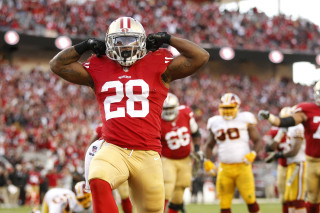 Football player walking off field - a football player free wallpaper