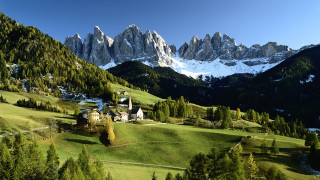 House valley mountains snow landscape - the top of the mountains free wallpaper