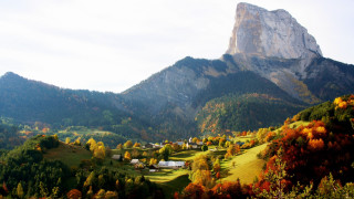 Mountain village autumn leaves fire - scenic free wallpaper
