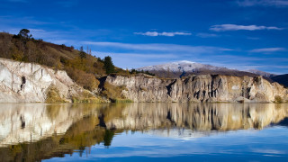 Mountain reflection lake sky beach - the still water of a lake free wallpaper