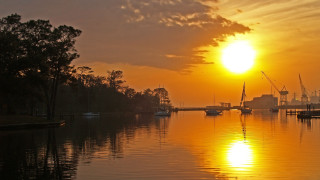 Sunset water city boats hudson - a sunset over a body of water free wallpaper