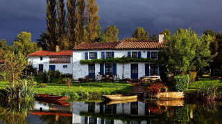 House boat landscape autumn cityscape - a house free wallpaper for desktop