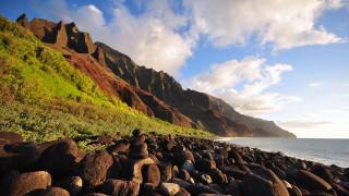 Rocky beach mountain water clouds - a rocky beach free wallpaper