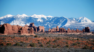 Snowy mountains blue sky campfire - a blue sky in the foreground free wallpaper