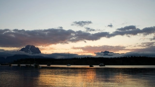 Boats lake cloudy sunset mountains 2 - a group of boats free wallpaper